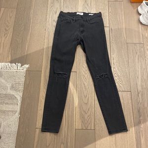 Frame denim Le Skinny de Jeanne distressed black with rips size 30